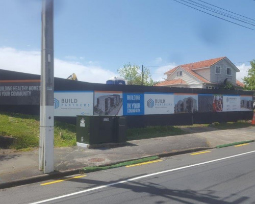 New Look Hoardings go up on Lake Road Site